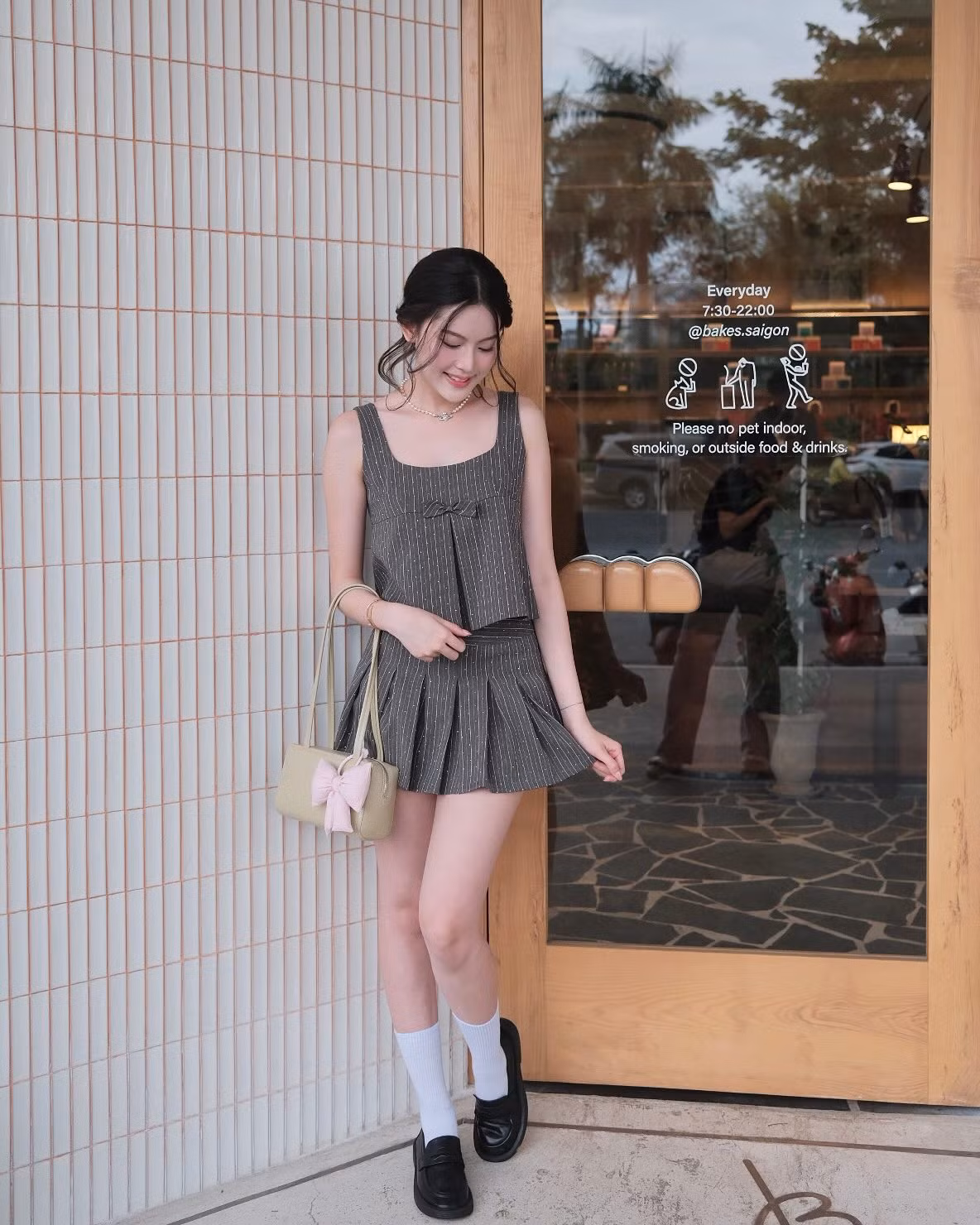 Gu thời trang "bánh bèo" sành điệu, đúng chất tiểu thư nhà giàu trước nay luôn được Mỹ Hàn yêu thích.