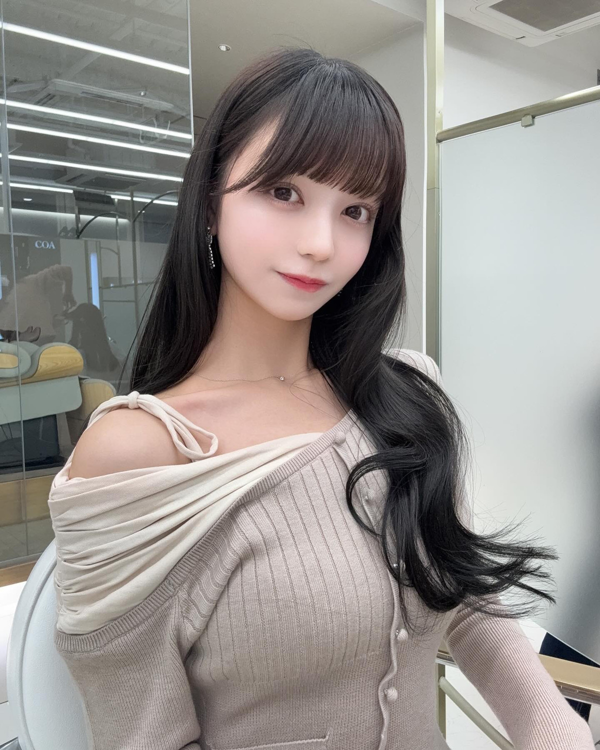 Còn cô chị Fuuka Mori cao 1m53 cũng đang thể hiện tài năng trong một nhóm nhạc thần tượng khác.