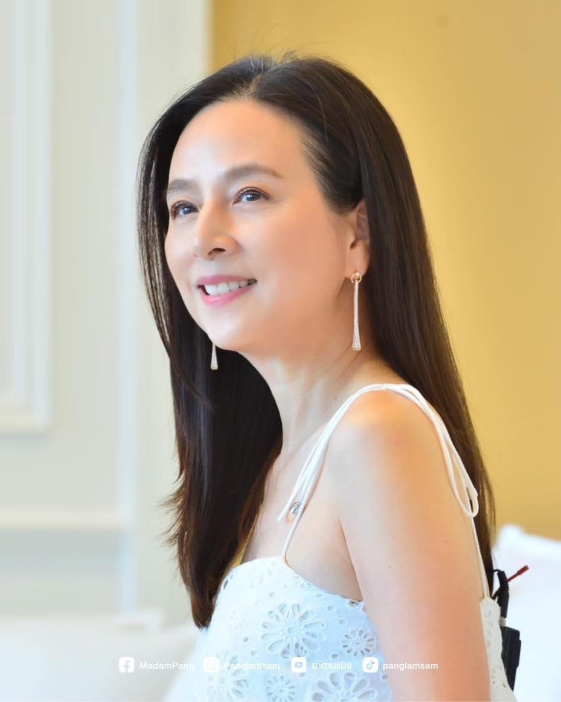 Nhiều người hy vọng rằng ngoài lịch trình công việc, nữ tỷ phú này sẽ được tham quan cũng như thưởng thức nhiều món ăn ngon ở thủ đô Hà Nội.