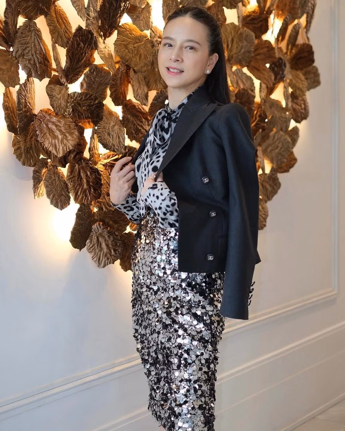 Không chỉ nổi tiếng trong làng bóng đá Thái Lan, Madam Pang còn từng gây ấn tượng mạnh với fan Việt khi có những hành động đầy nghĩa tình, như hỗ trợ cầu thủ Nguyễn Xuân Sơn sau trận chung kết AFF Cup 2024. Điều này càng khiến bà ghi điểm trong lòng người hâm mộ bóng đá Việt Nam.