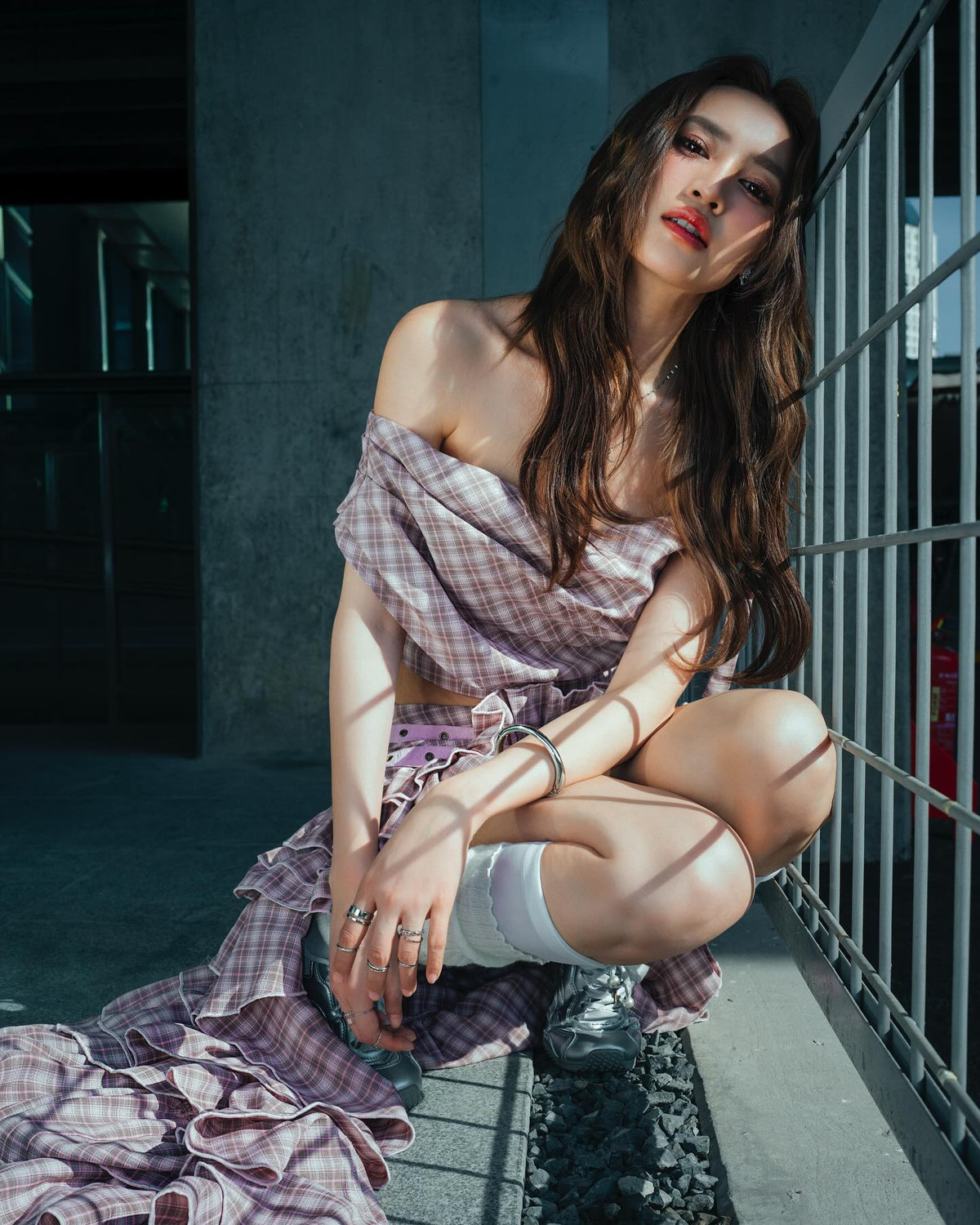 Dù diện váy lộng lẫy hay chỉ là quần jeans, áo phông đơn giản, điều khiến Ninh Dương Lan Ngọc luôn nổi bật vẫn là thần thái.