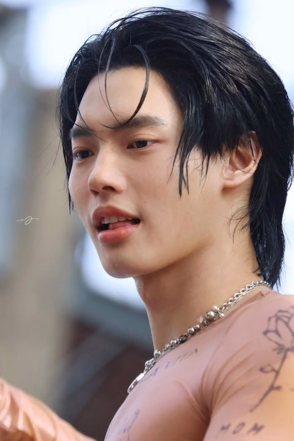 Win Metawin có thể sử dụng thông thạo tiếng Thái Lan, tiếng Anh và tiếng Trung Quốc.