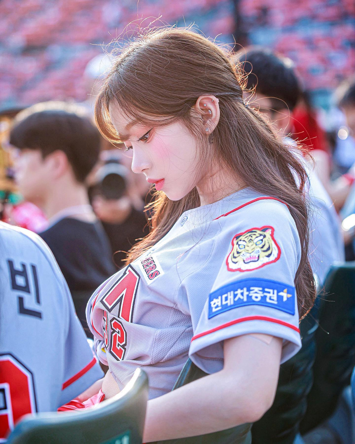 Tháng 1 năm nay, Ju Eun thông báo gia nhập đội Fubon Angels thuộc Giải bóng chày chuyên nghiệp Trung Quốc (CPBL) tại Đài Loan. Hôm 10/4, mỹ nhân ký hợp đồng với LG Twins.