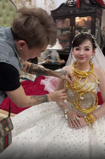 Bố mẹ chị Trang và anh Nam quen biết nhau đã lâu. Sự ủng hộ của hai bên gia đình cũng là động lực để cả hai xây dựng tổ ấm. (Ảnh: Chau Toc Nau)