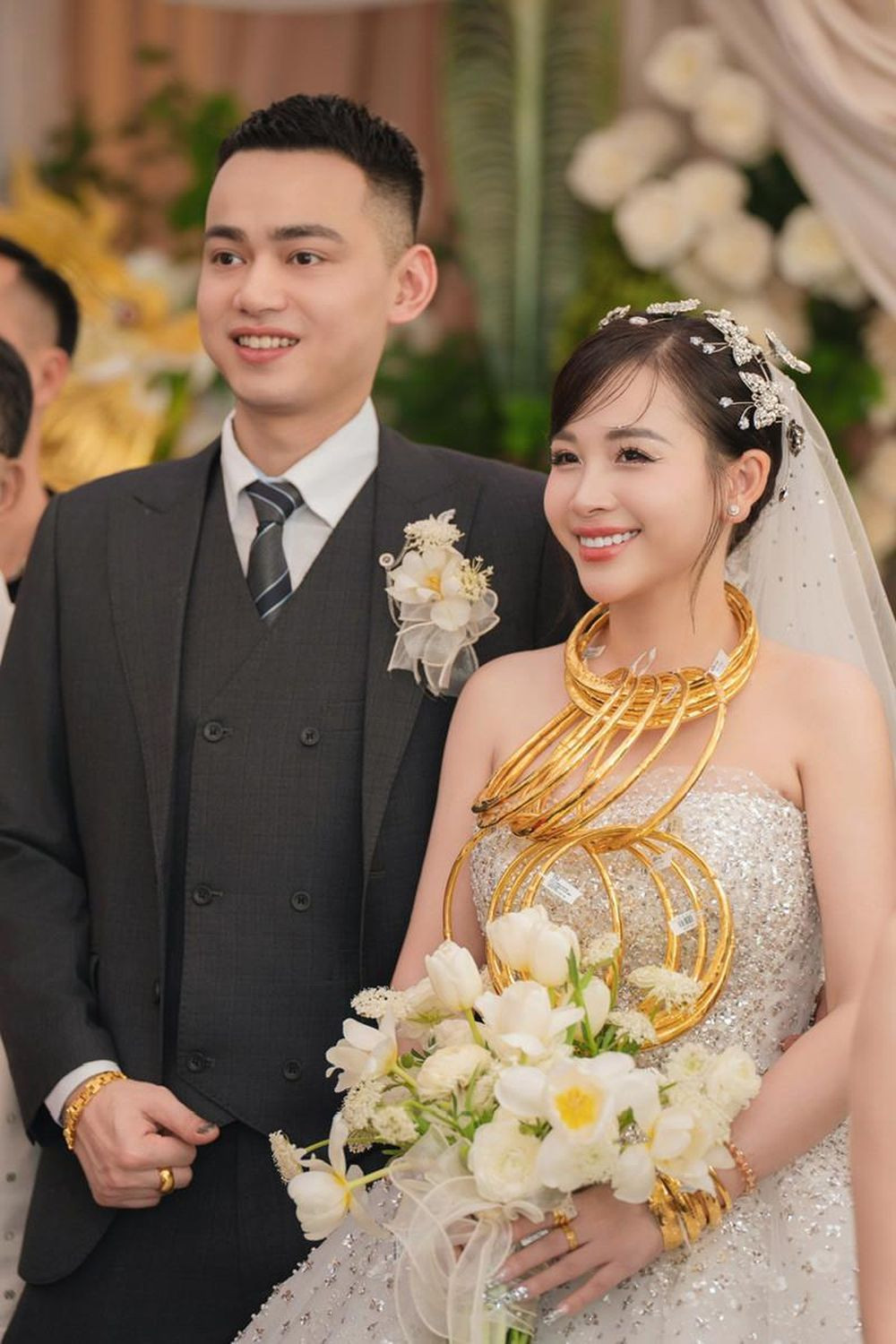 Tính từ khi cặp đôi chính thức đặt vấn đề, tìm hiểu nhau cho đến lúc cưới chỉ vỏn vẹn 15 ngày. (Ảnh: FBNV)