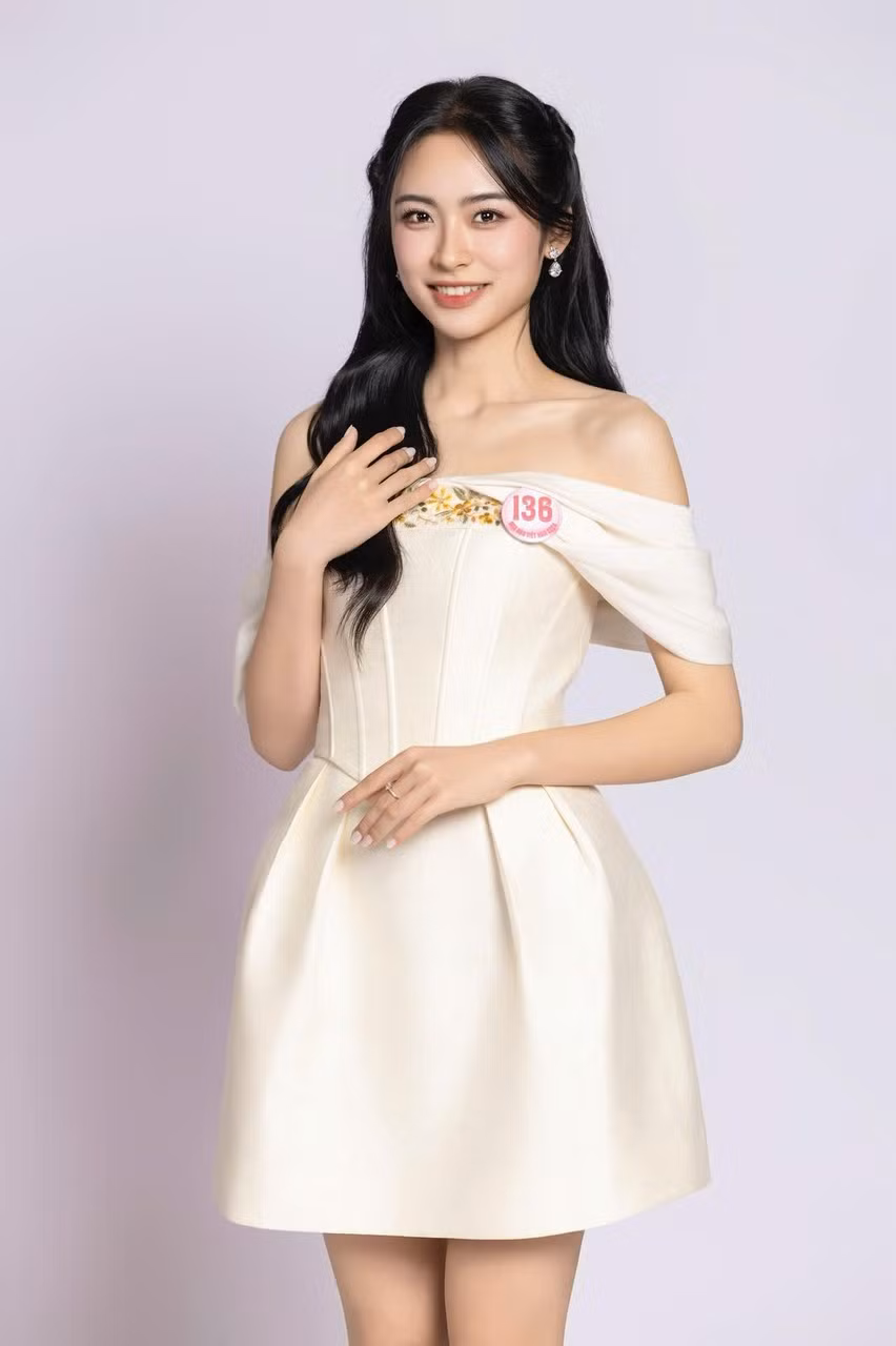 Nguyễn Thị Vân Nhi đang là cái tên “gây bão” trên mạng xã hội, khi xuất hiện với tư cách là thí sinh Hoa hậu Việt Nam 2024. Cô gái 19 tuổi đến từ Hải Phòng sở hữu nhan sắc ngọt ngào như bước ra từ truyện tranh.