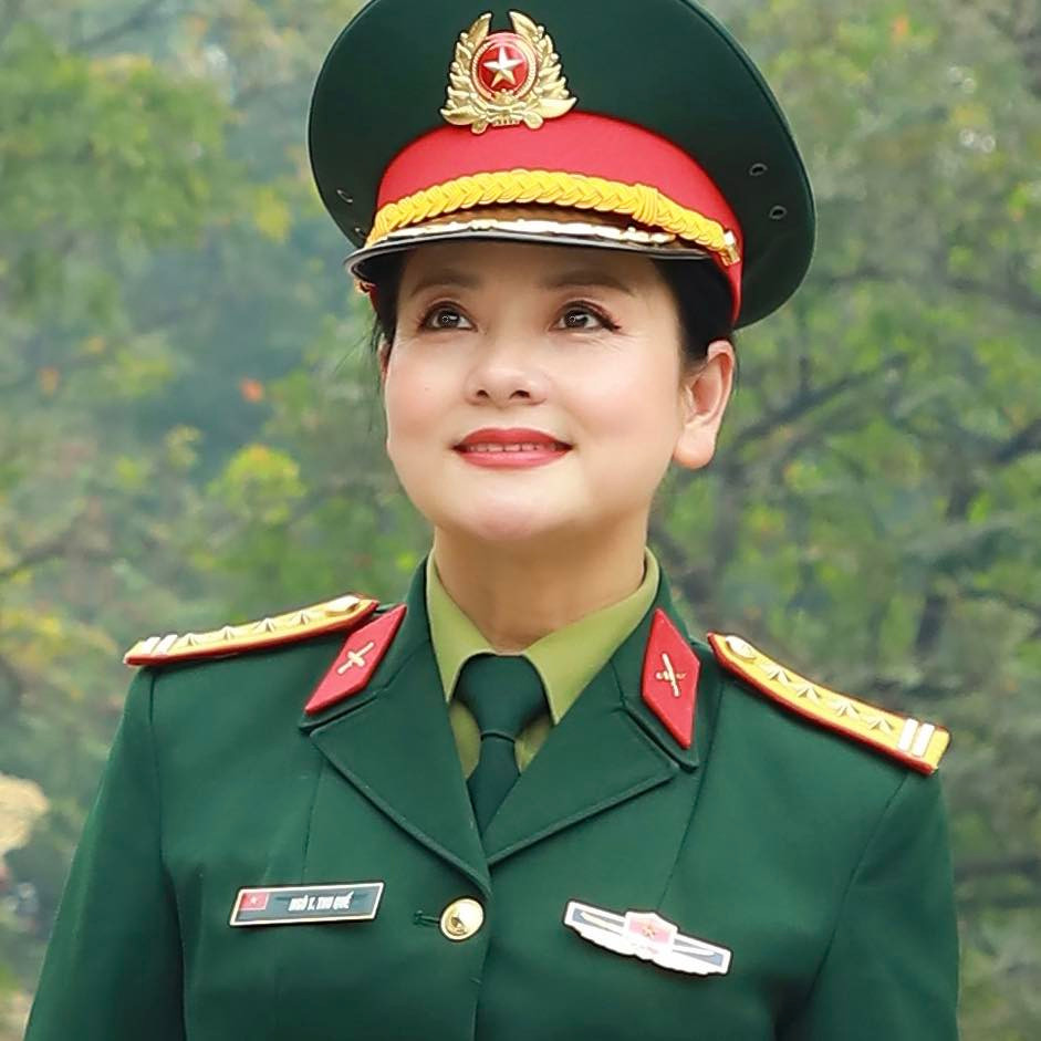 NSND Thu Quế là một trong những mỹ nhân nổi bật trên màn ảnh Việt với vẻ đẹp nền nã, chuẩn mỹ nhân Hà Thành xưa.