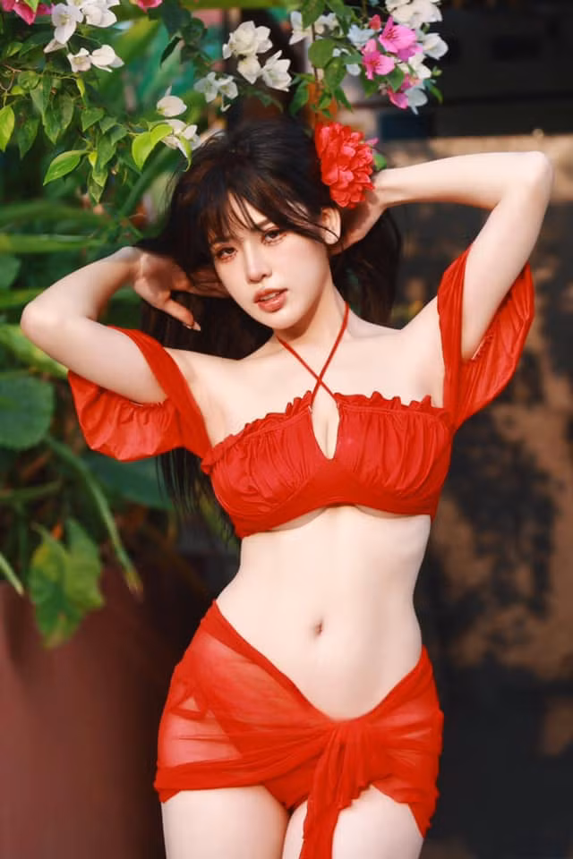 Hot girl quê Lạng Sơn từng khiến nhiều người lầm tưởng là diễn viên Nhật Bản vì may mắn sở hữu hình thể gợi cảm nhưng gương mặt ngây thơ.