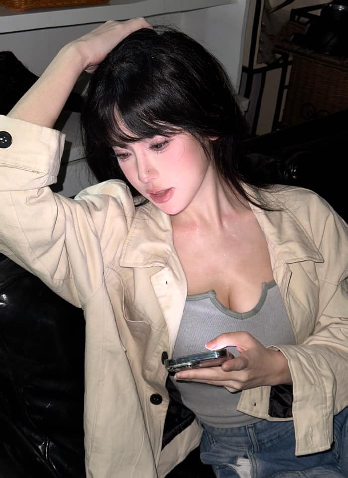 Không chỉ vậy, cô nàng từng là sinh viên dân tộc thiểu số xuất sắc, được Phó Chủ tịch nước trao bằng khen.