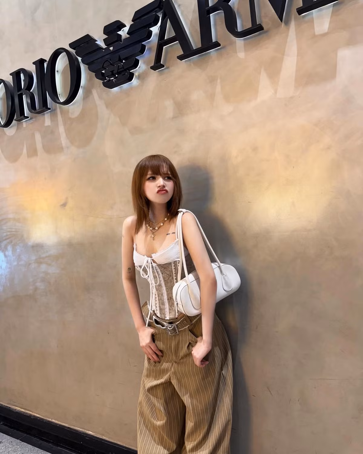 Chuyến du lịch Thái Lan lần này cũng được Xoài Non cập nhật liên tục, cho thấy cả hai đã cùng nhau khám phá nhiều địa điểm nổi tiếng, thưởng thức ẩm thực đường phố và tận hưởng những khoảnh khắc vui vẻ, thoải mái bên nhau.