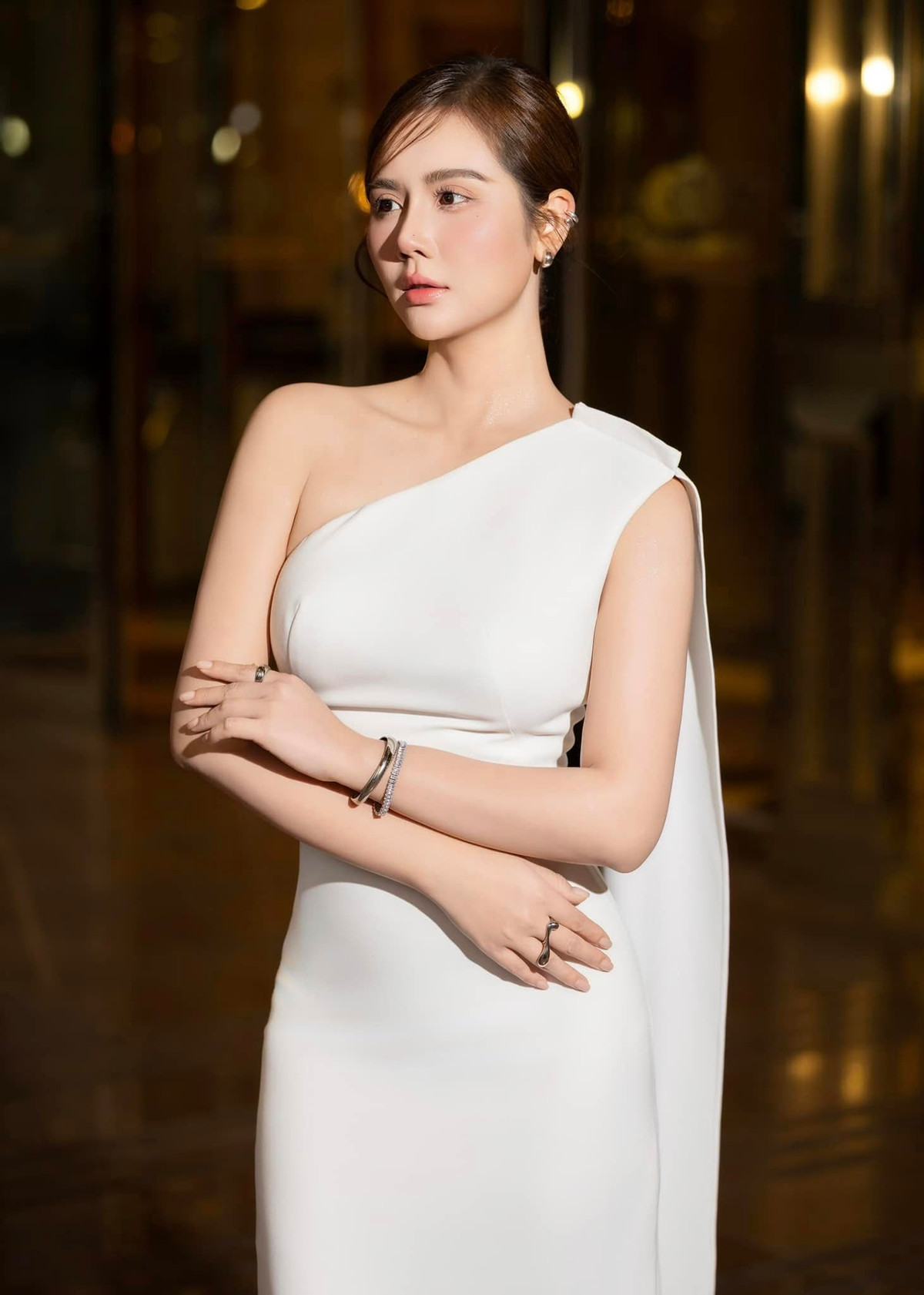 Huyền Lizzie (Phan Minh Huyền) từng nổi tiếng trong giới trẻ Hà Nội nhờ gương mặt khả ái và phong cách tiểu thư ngọt ngào.