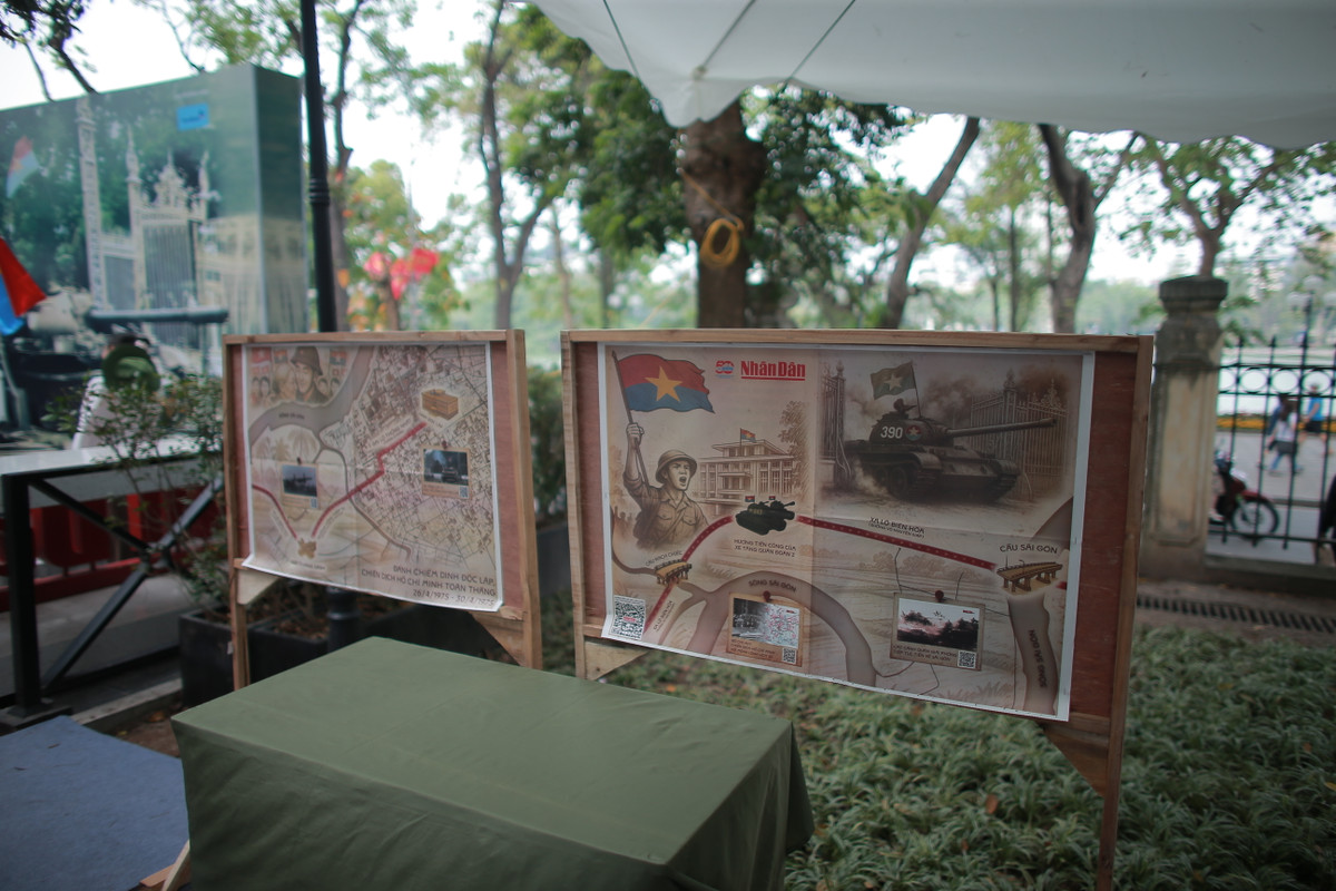 Một góc trưng bày ấn phẩm đặc biệt của Báo Nhân Dân.