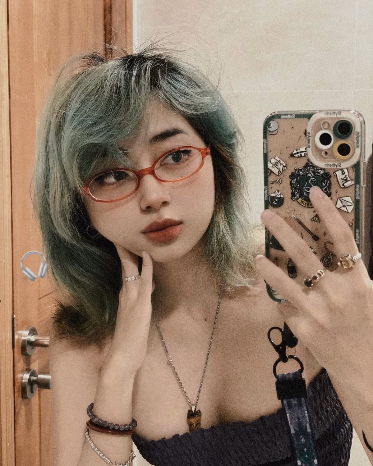 Mang trong mình hai dòng máu Việt Nam và Ấn Độ, Mercury sở hữu vẻ đẹp lai độc đáo với ánh mắt hút hồn.