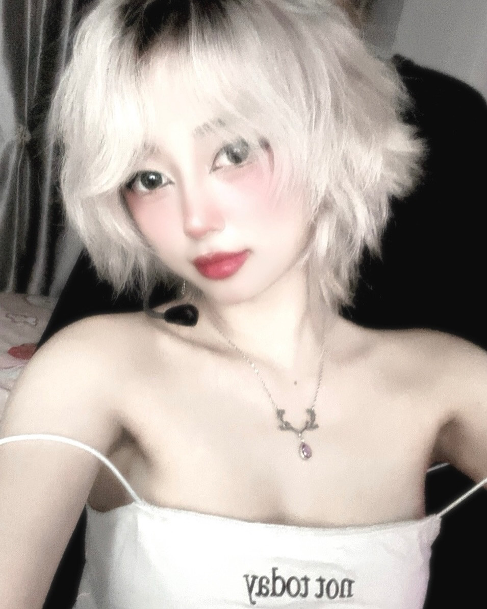 Nữ trọng tài sở hữu phong cách gợi cảm, mỗi lần đăng ảnh mới là một lần khiến cộng đồng fan "dậy sóng".