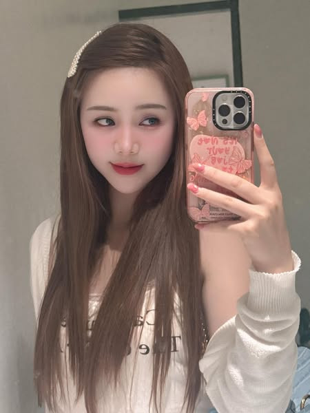 Quỳnh Kool được xem là thế hệ diễn viên trẻ của phim truyền hình Việt Nam. Thời gian qua, nữ diễn viên đã gây được ấn tượng với mọi người qua nhiều vai diễn trong các bộ phim như Đừng bắt em phải quên, Hướng dương ngược nắng, Hãy nói lời yêu, Quỳnh búp bê, Nhà trọ Balanha...