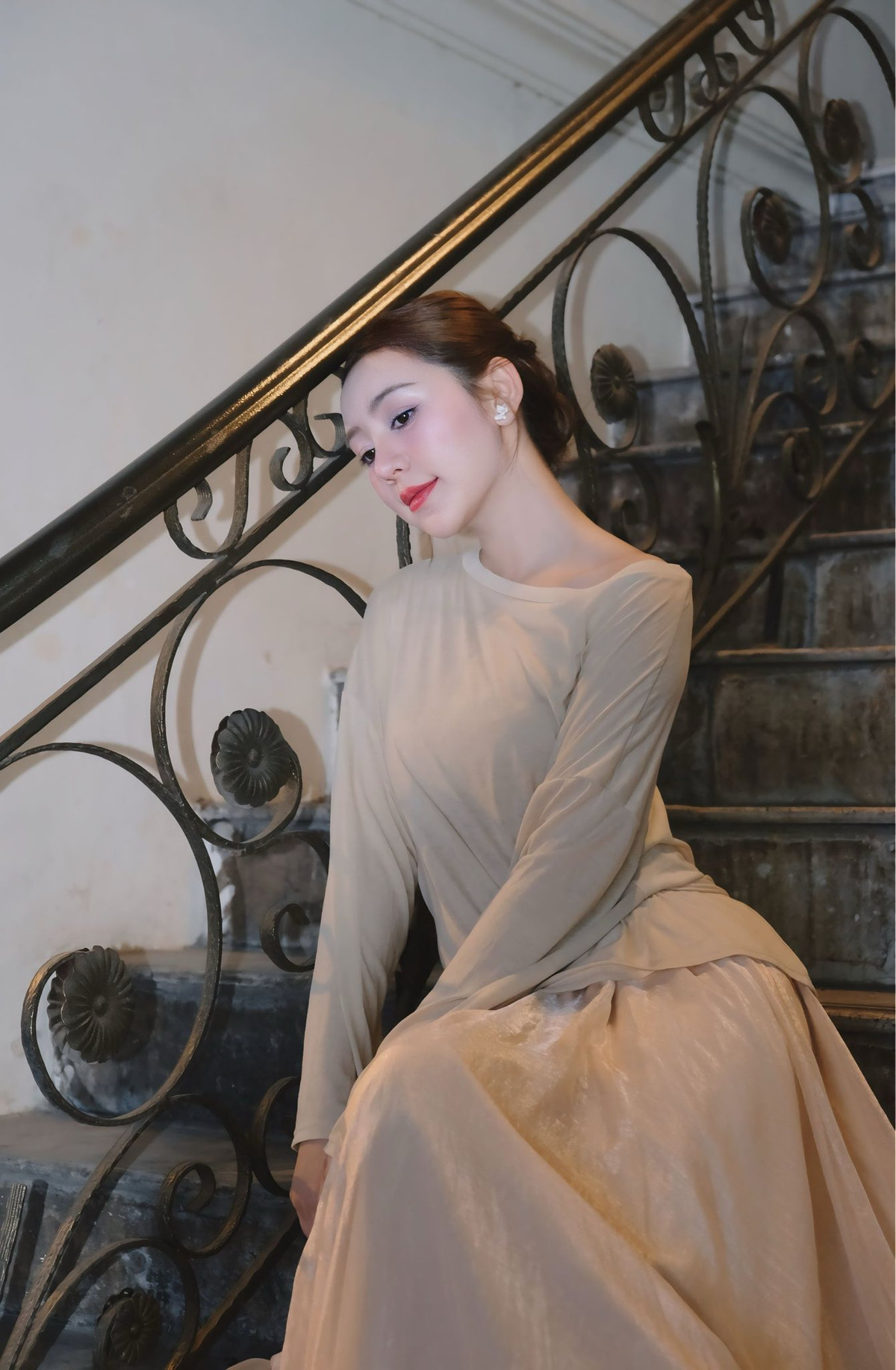 Nhiều fan không tiếc lời khen ngợi, gọi cô là “nữ thần dịu dàng” hay “nàng thơ của làng phim Việt”.