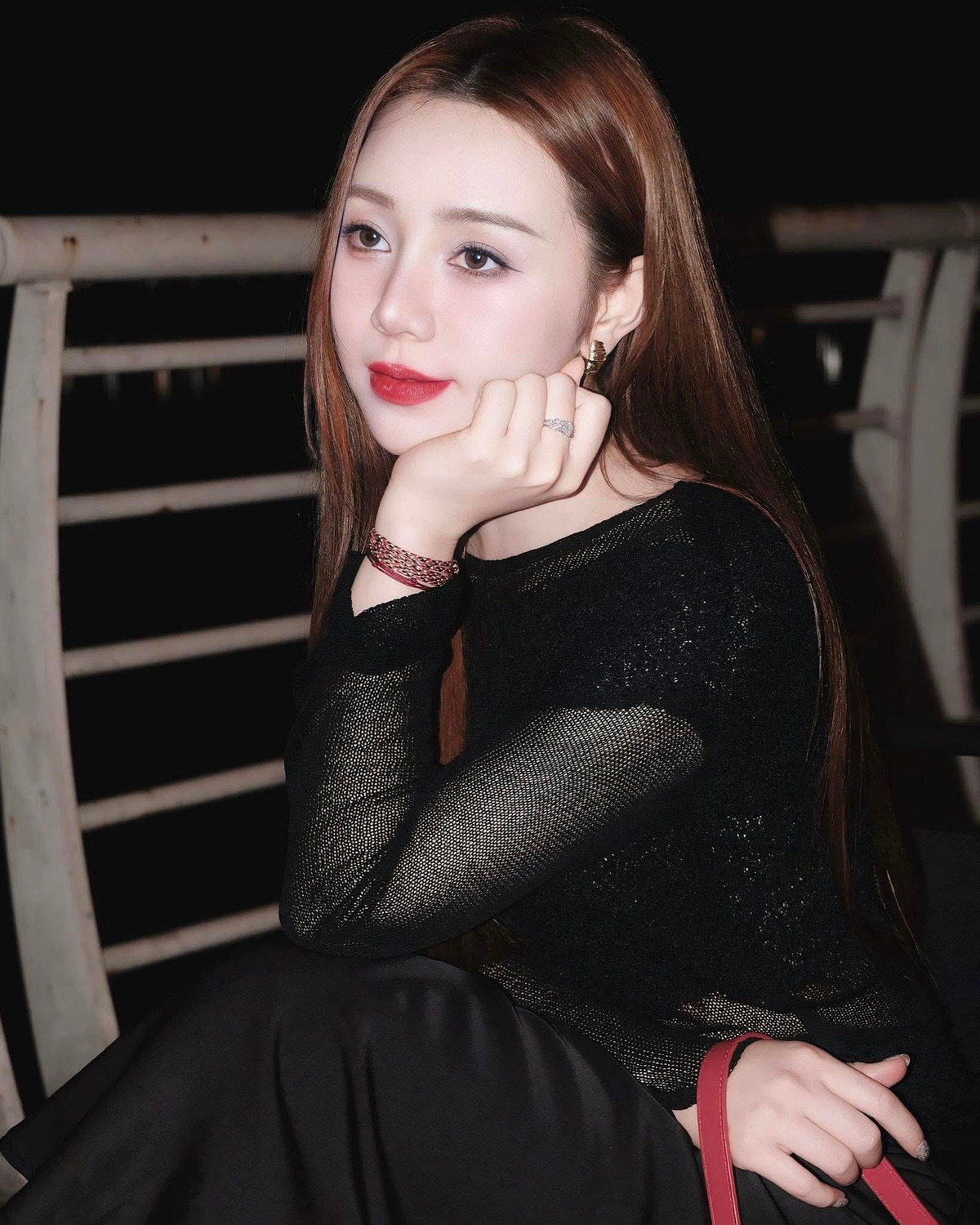 Bước ra từ sân khấu kịch và nổi bật qua series sitcom “Kem Xôi TV”, Quỳnh Kool dần chinh phục khán giả truyền hình qua nhiều vai diễn ấn tượng trong các bộ phim đình đám như “Đừng bắt em phải quên”, “Hướng dương ngược nắng”, “Hành trình công lý”, “Gara hạnh phúc”...