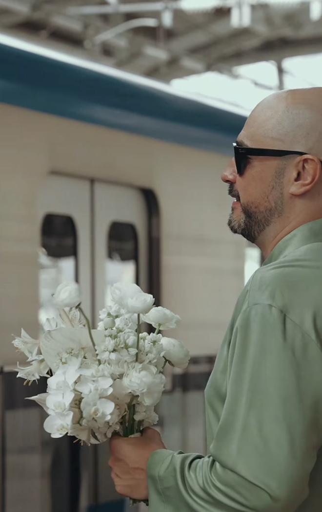 Khi tình yêu không bị giới hạn bởi văn hóa hay ngôn ngữ, thì mỗi khoảnh khắc đều có thể trở thành huyền thoại. Đám cưới bằng Metro đầu tiên ở TP.HCM đã không chỉ để lại dấu ấn độc đáo về sự giao thoa văn hóa, mà còn thể hiện tinh thần hiện đại trên việc tôn trọng truyền thống.