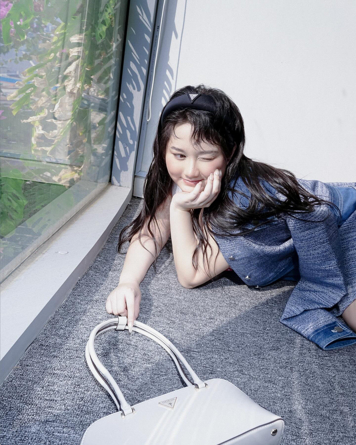 Cô nàng tự tin tạo dáng trước ống kính.