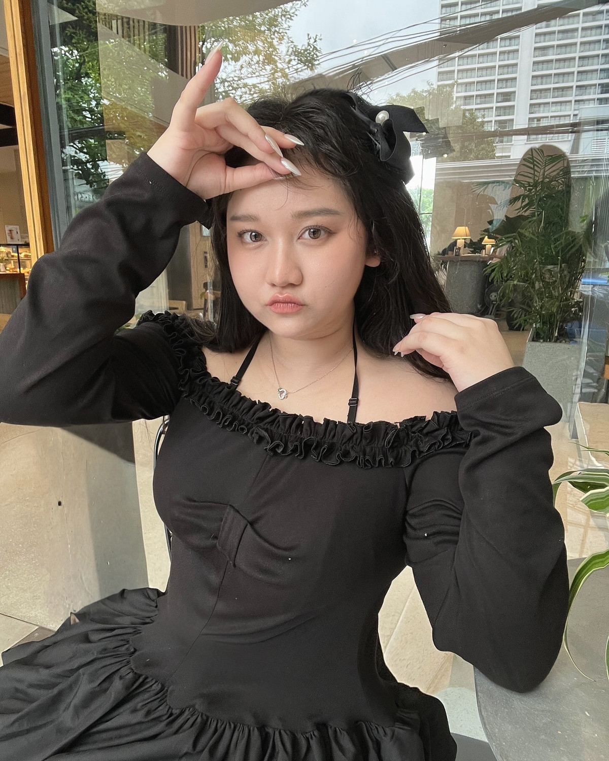 Với sự trở lại đầy ấn tượng này, Trúc Anh đang dần khẳng định hình ảnh một cô nàng hiện đại: tự tin, quyến rũ và luôn sẵn sàng đối mặt với thử thách để tỏa sáng theo cách riêng của mình.