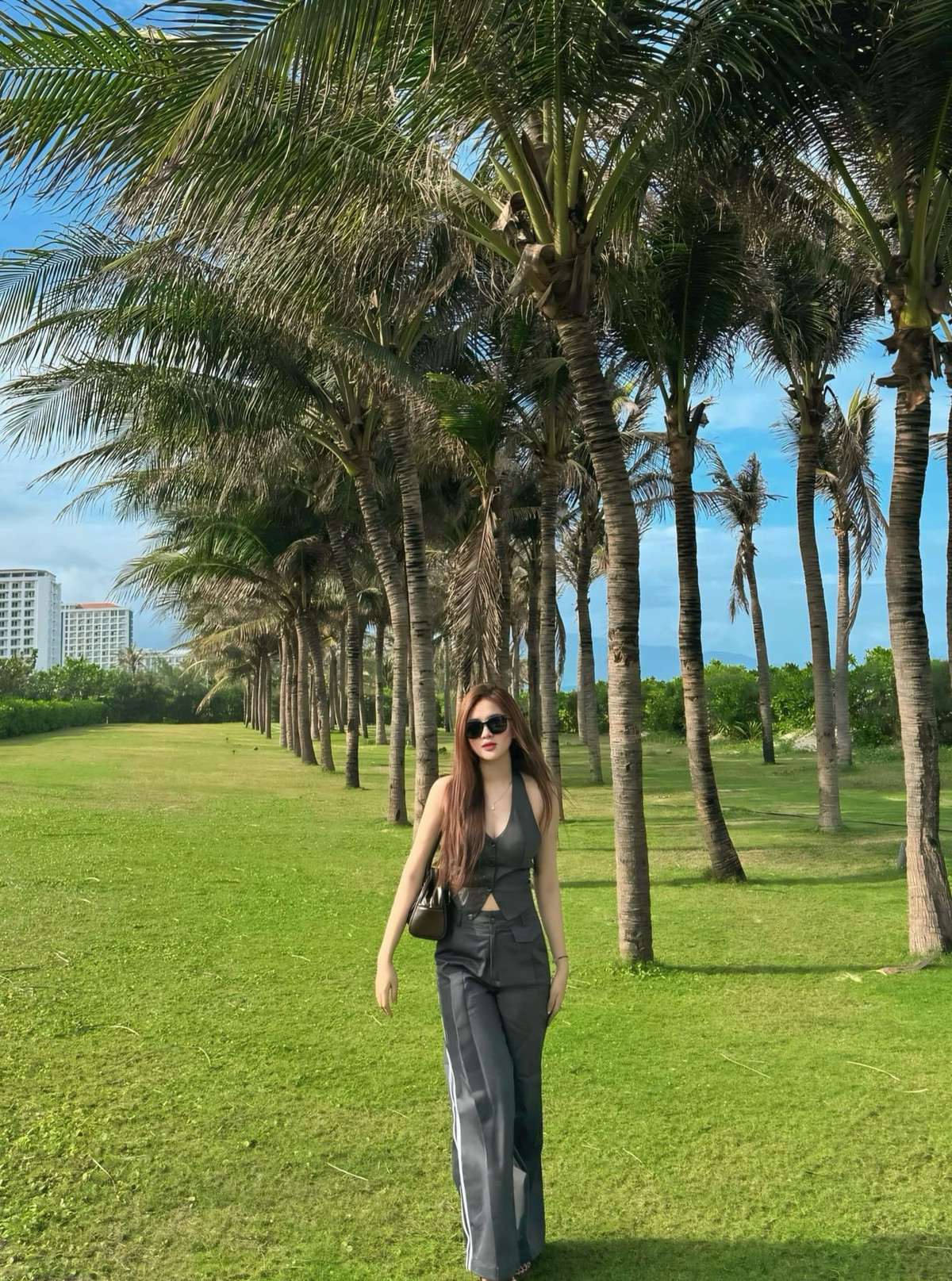 Mai Hoa, sinh sống tại Quy Nhơn, Bình Định, bắt đầu hẹn hò với Lê Ngọc Bảo từ tháng 1/2020.