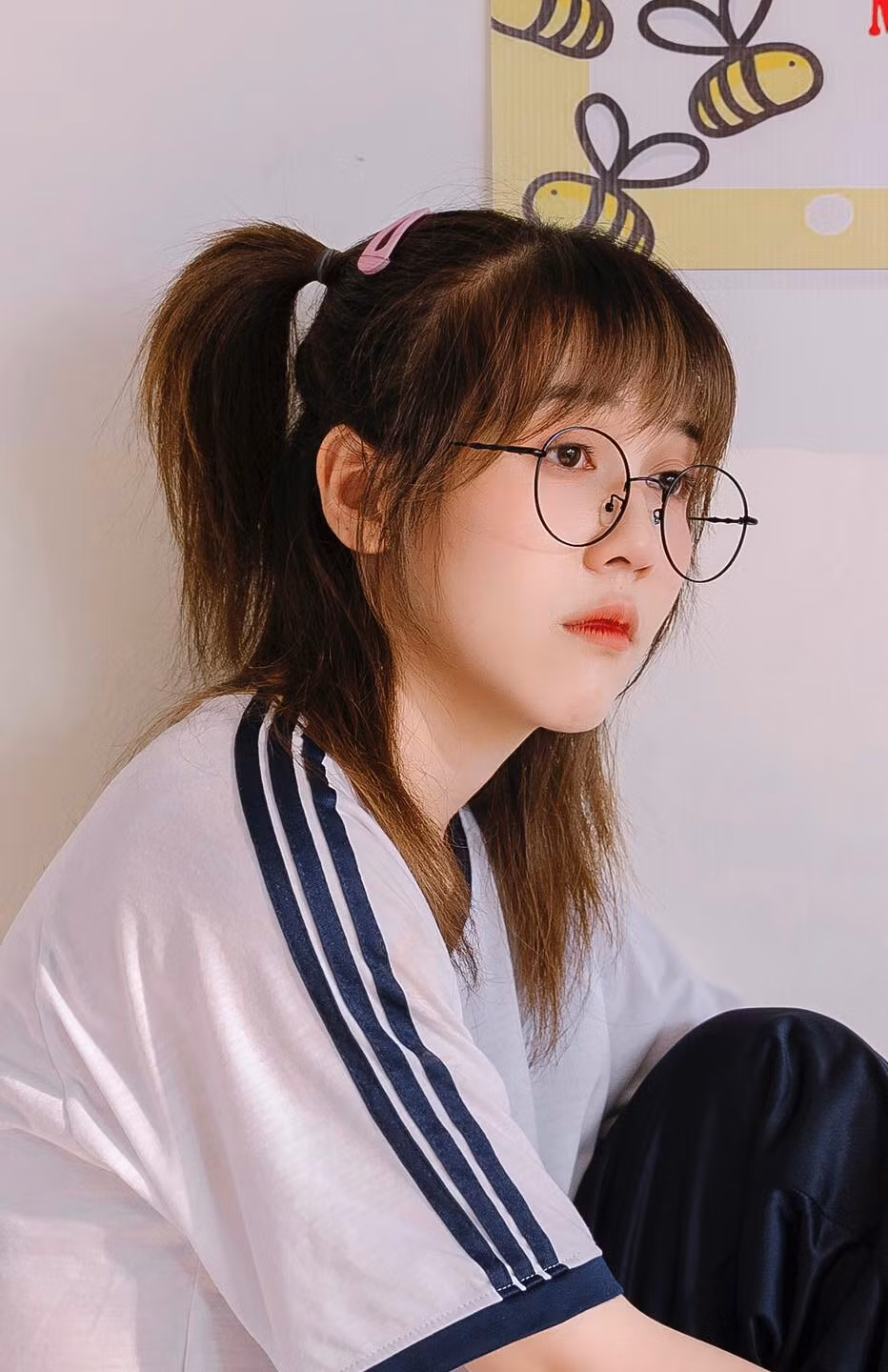 Hậu Hoàng ghi dấu bằng hình ảnh một cô gái vừa vui nhộn, thân thiện nhưng cũng đầy tài năng và tâm huyết với từng sản phẩm mình làm ra.