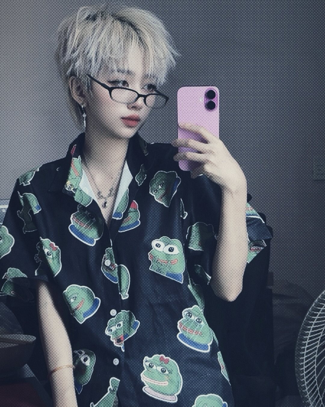 Nhiều người tỏ ra bất ngờ vì dù cá tính hơn, cách tạo kiểu mới lại làm tôn thêm nét cá tính và quyến rũ của cô.