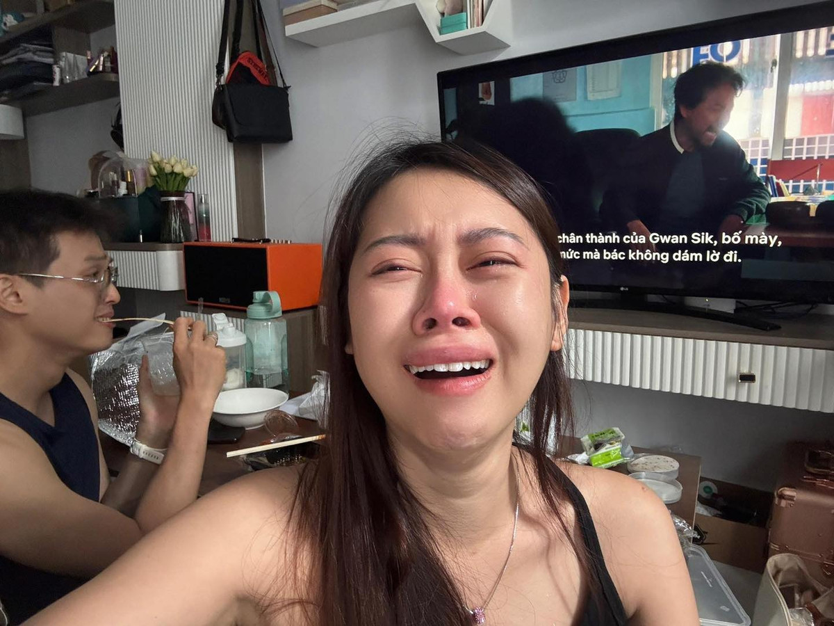 Tuy nhiên, mặc dù là nạn nhân, nhưng thay vì đón nhận sự cố, hậu quả với thái độ không vui, cay cú tiêu cực thì nhiều người, nhất là gen Z với phong cách thoải mái và lạc quan của mình đã “bẻ lái” chấp nhận một cách nhẹ nhàng, vui vẻ.