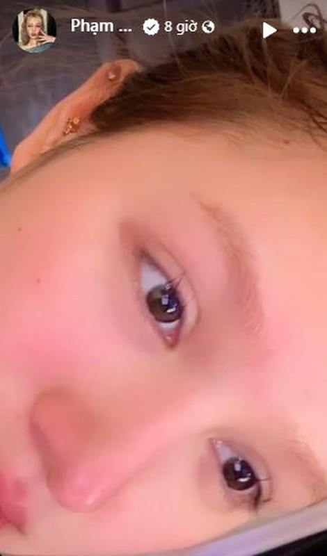 Đến cả KOL hay những người nổi tiếng như Xoài Non, Việt Phương Thoa cũng không thể thoát khỏi sự cuốn hút của bộ phim.