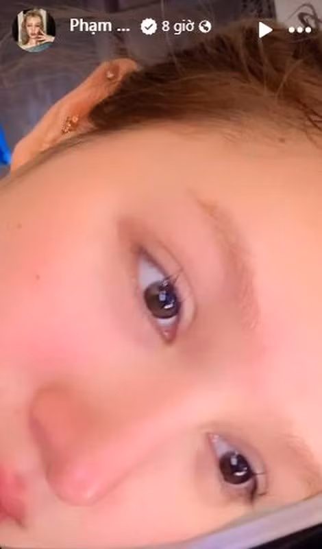 Đến cả KOL hay những người nổi tiếng như Xoài Non, Việt Phương Thoa cũng không thể thoát khỏi sự cuốn hút của bộ phim.