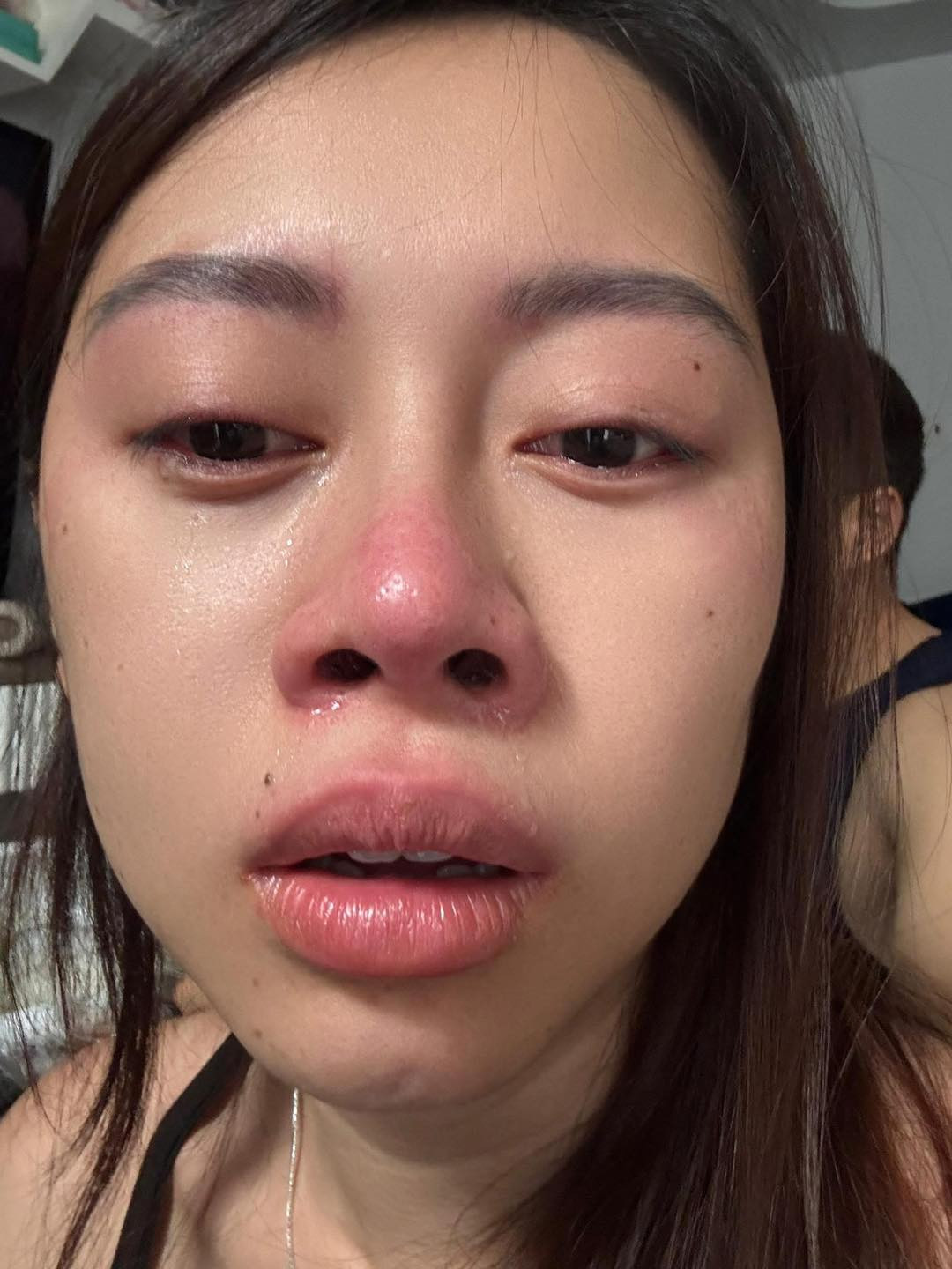 Gần đây, cụm từ “Tôi/mình là nạn nhân của…” đang trở thành một trend hot trên mạng xã hội. Dân mạng dùng cụm từ này để nói về bản thân chẳng may bị nạn, hoặc phải chịu hậu quả do một người hay một tình huống, một điều gì đó gây ra.