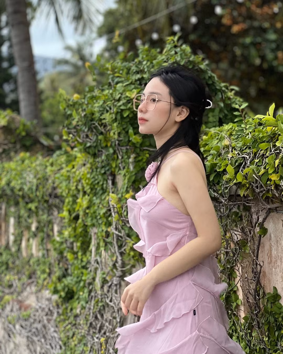 Trên trang cá nhân, Minh Thu thường đăng tải những hình ảnh về cuộc sống thường ngày, những chuyến du lịch đến nhiều địa điểm khác nhau.