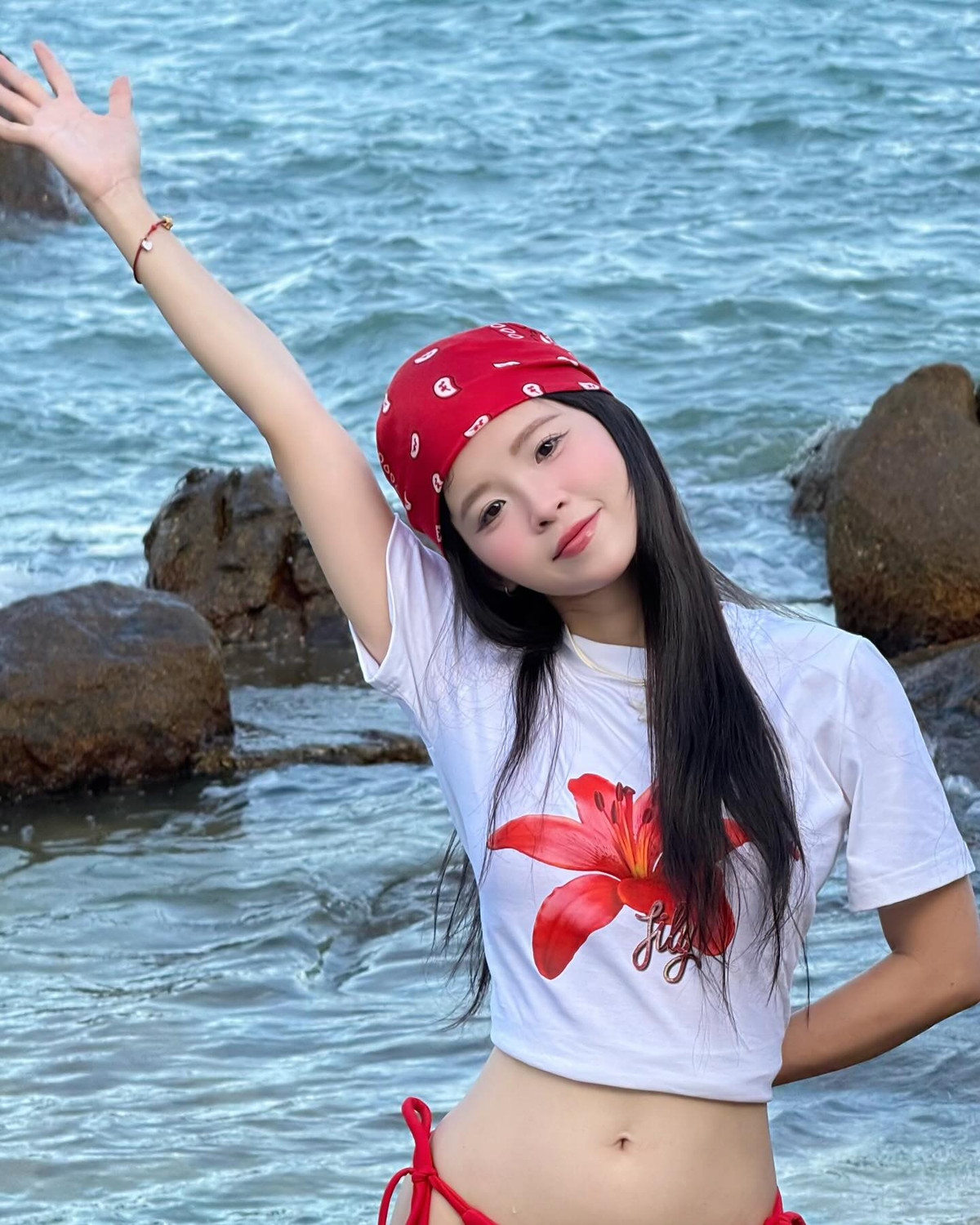 Nhiều fan để lại bình luận khen ngợi vẻ đẹp ngày càng thăng hạng và phong cách thời trang có gu của nữ diễn viên trẻ.