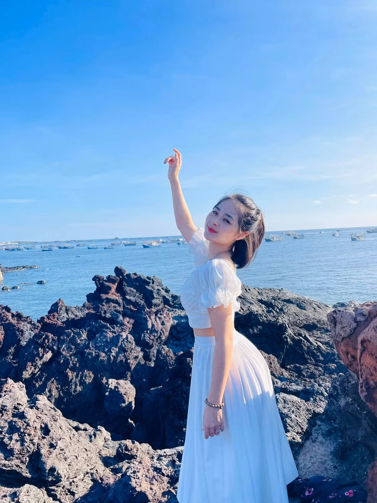 Cô lựa chọn theo đuổi ngành Sư phạm Văn học với mong muốn truyền cảm hứng về văn hóa và ngôn ngữ đến thế hệ trẻ.