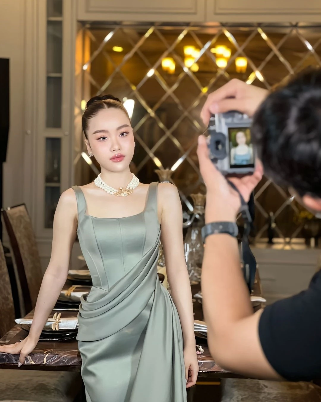 Kênh TikTok của cô nàng 23 tuổi chủ yếu chia sẻ những hình ảnh ăn chơi, du lịch và tận hưởng cuộc sống xa hoa.