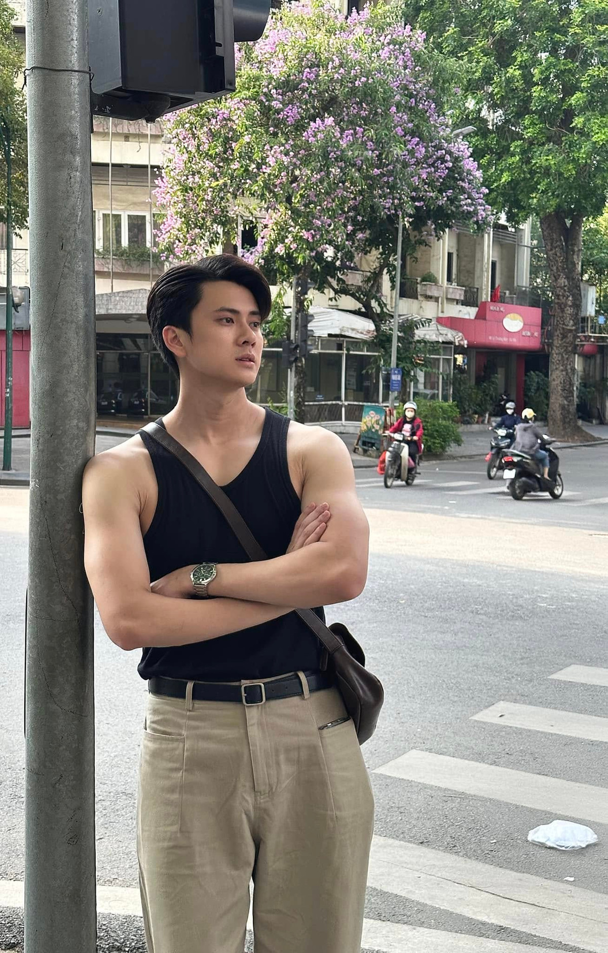 Trước đó, Quang Lâm từng gây bão khi tham gia chương trình Người Ấy Là Ai (mùa 3). Khi đó, anh chàng được mai mối với BTV thời tiết Thanh Tâm.