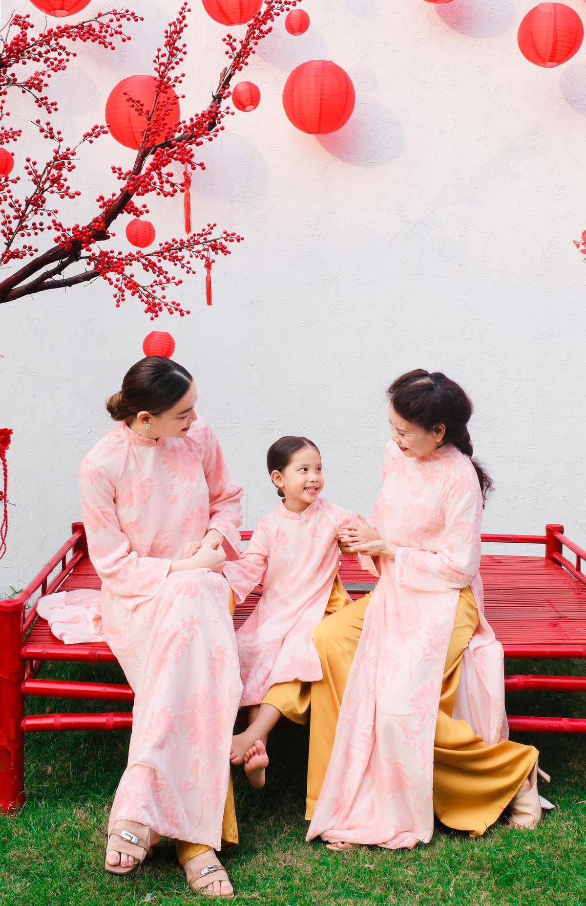 Hồ Ngọc Hà cho biết con gái cô thường xuyên tự tập đi catwalk, tạo dáng như người mẫu trong những bức hình.