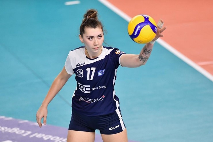 Ceyda Aktas sinh năm 1994, sở hữu chiều cao 1m89, tầm chắn 2m87 cùng những pha đập bóng uy lực.