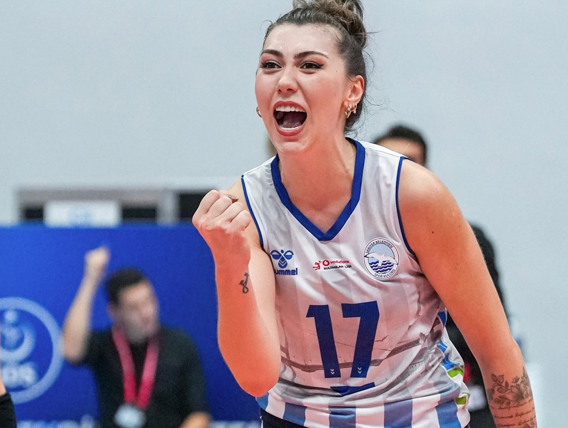 Ceyda Aktas không chỉ gây ấn tượng với khả năng thi đấu xuất sắc mà còn với ngoại hình nổi bật khiến không ít người phải ngưỡng mộ.