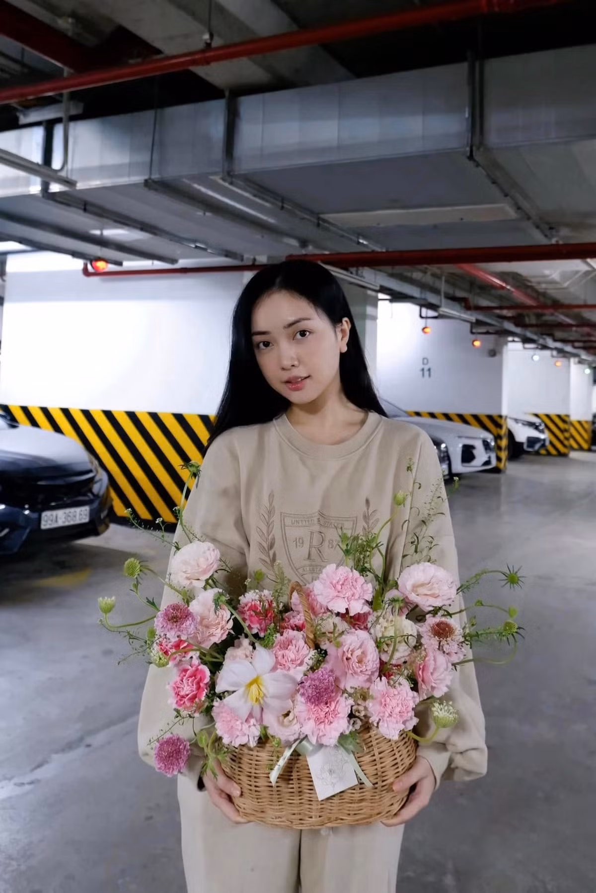 Mai Hà Trang vốn nổi tiếng là hot girl Bắc Giang với vẻ đẹp tự nhiên, gương mặt bầu bĩnh baby. Sau khi trở thành mẹ bỉm sữa, bà xã Hà Đức Chinh nhanh chóng lấy lại phong độ nhan sắc, mỗi lần xuất hiện đều gây thương nhớ.