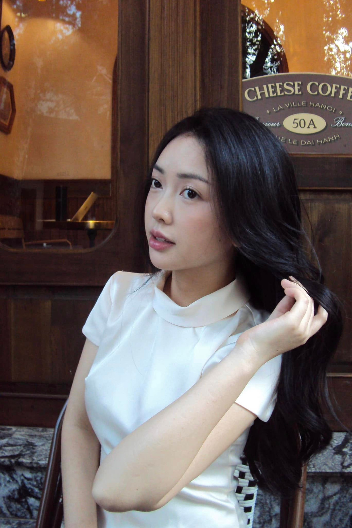 Ở tuổi 26 và đã là mẹ một con, Mai Hà Trang vẫn giữ được nét trẻ trung, rạng rỡ đáng ngưỡng mộ.