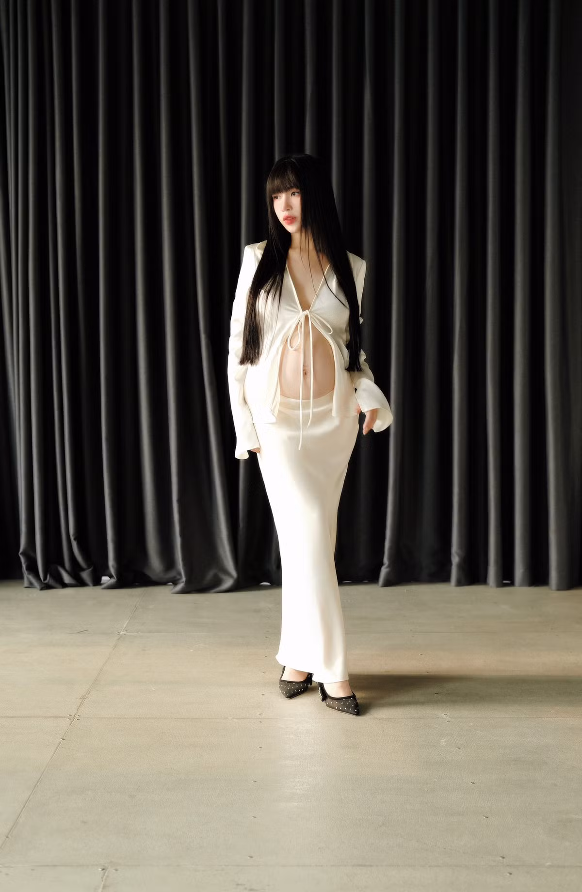 Nhờ vóc dáng nhỏ nhắn và gương mặt trẻ trung, nhiều người nhận xét rằng nếu không để ý, khó ai nghĩ rằng cô đã mang thai đến tháng thứ 6.