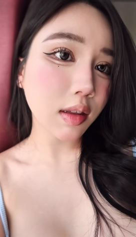 Mới đây, cộng đồng mạng lại một phen "nổ mắt" khi cô nàng streamer đình đám Yogurt Ng bất ngờ tung đoạn video ngắn với visual cực cháy.