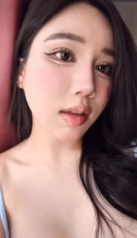 Mới đây, cộng đồng mạng lại một phen "nổ mắt" khi cô nàng streamer đình đám Yogurt Ng bất ngờ tung đoạn video ngắn với visual cực cháy.