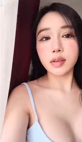 Nhiều người đã nhanh chóng để lại các bình luận xuýt xoa: "Xinh ơi là xinh", "keo quá bà ơi", "mê chị này mất rồi".