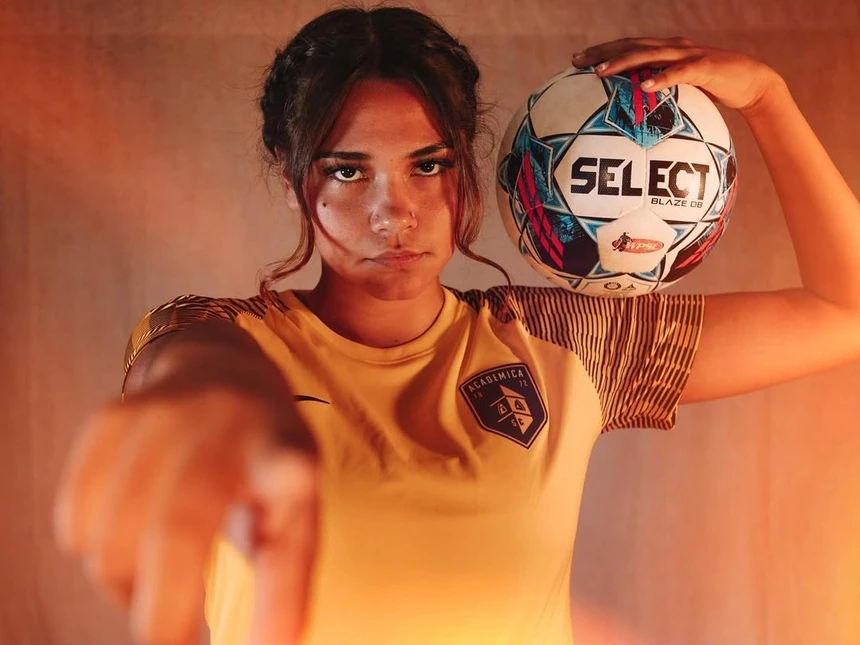 Nếu Aubrey Goodwill là “bức tường thành” nơi hàng thủ, thì Sabrina Cabrera chính là “viên ngọc sáng” trên hàng công.