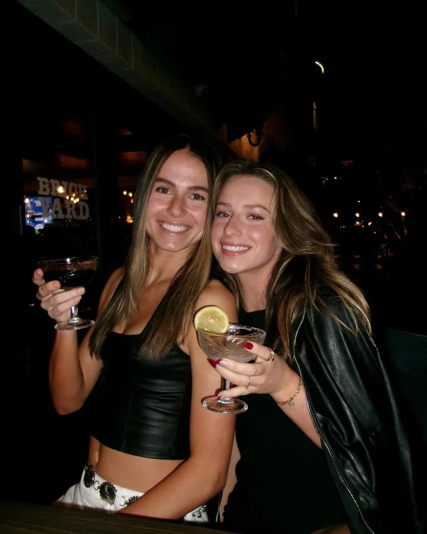 Với nền tảng thể chất tốt, Aubrey có khả năng tranh chấp bóng cực kỳ mạnh mẽ, không ngại va chạm và luôn là bức tường vững chắc trước khung thành.