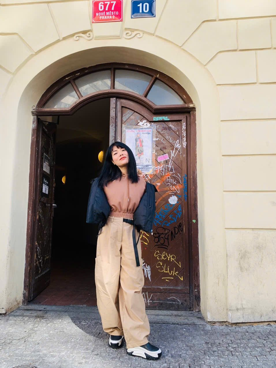 BTV Bạch Dương (tên đầy đủ Đỗ Thị Bạch Dương, SN 1975) là gương mặt khá quen thuộc với khán giả truyền hình, đặc biệt là qua 2 chương trình Vườn Cổ Tích và Hành Trình Văn Hóa.