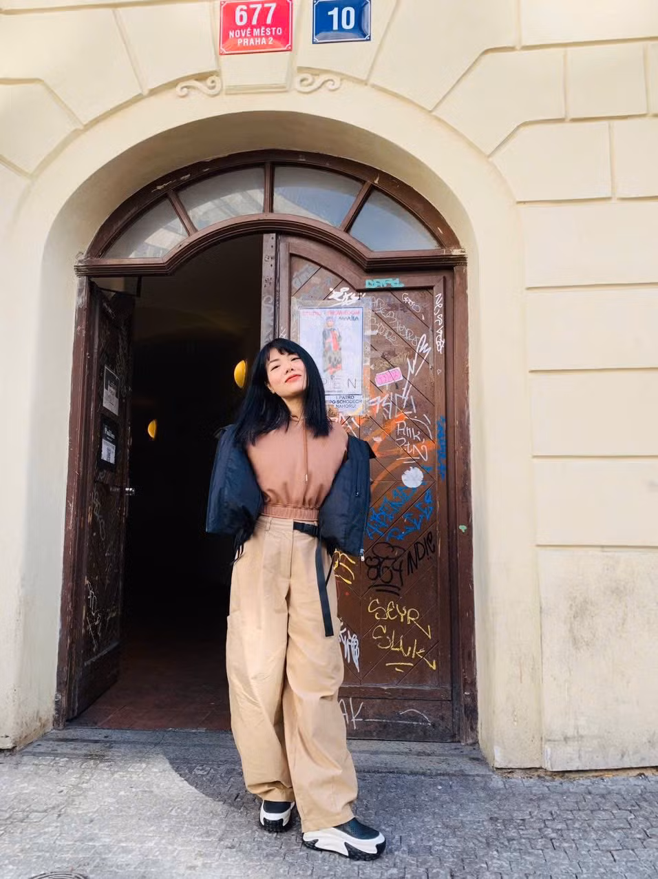 BTV Bạch Dương (tên đầy đủ Đỗ Thị Bạch Dương, SN 1975) là gương mặt khá quen thuộc với khán giả truyền hình, đặc biệt là qua 2 chương trình Vườn Cổ Tích và Hành Trình Văn Hóa.