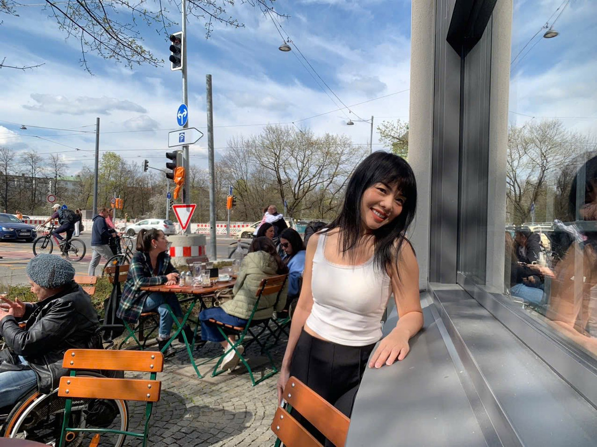 Cô sở hữu nhan sắc ngọt ngào, giọng nói ấm áp nhưng không kém phần sắc sảo, nụ cười rạng rỡ và lỗi dẫn dí dỏm, thông minh nên được nhiều người yêu mến.